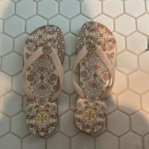 tory burch rubber printed flip flops